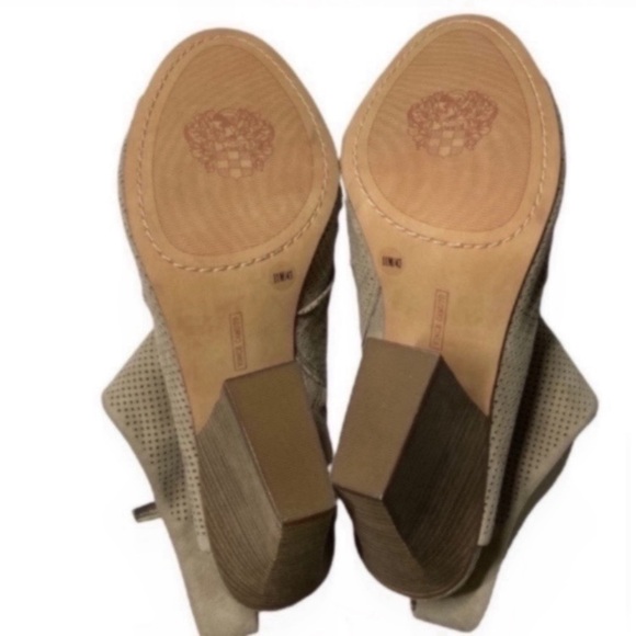 Vince Camuto VC-KENTVI Perforated Suede Peep Toe Zip Ankle Booties Beige Sz 11 - Picture 6 of 8